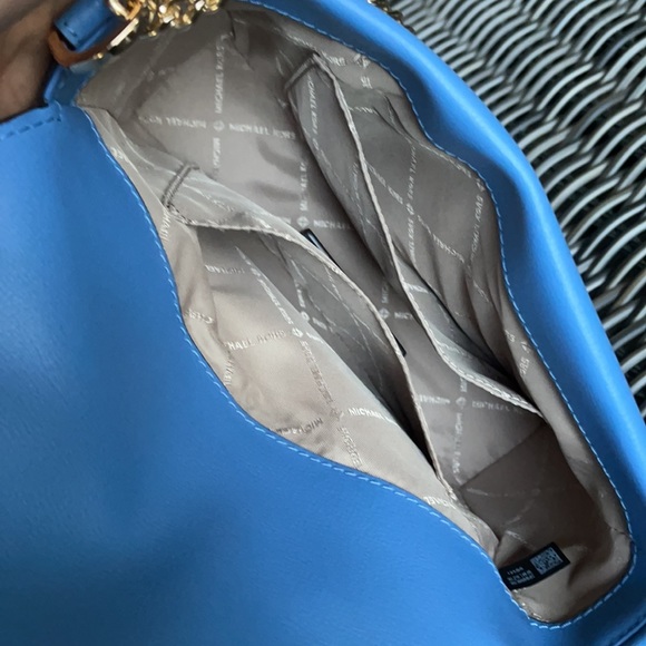 Michael Kors Kinsley Medium Flap Shoulder Bag Crossbody in French Blue - Picture 8 of 16